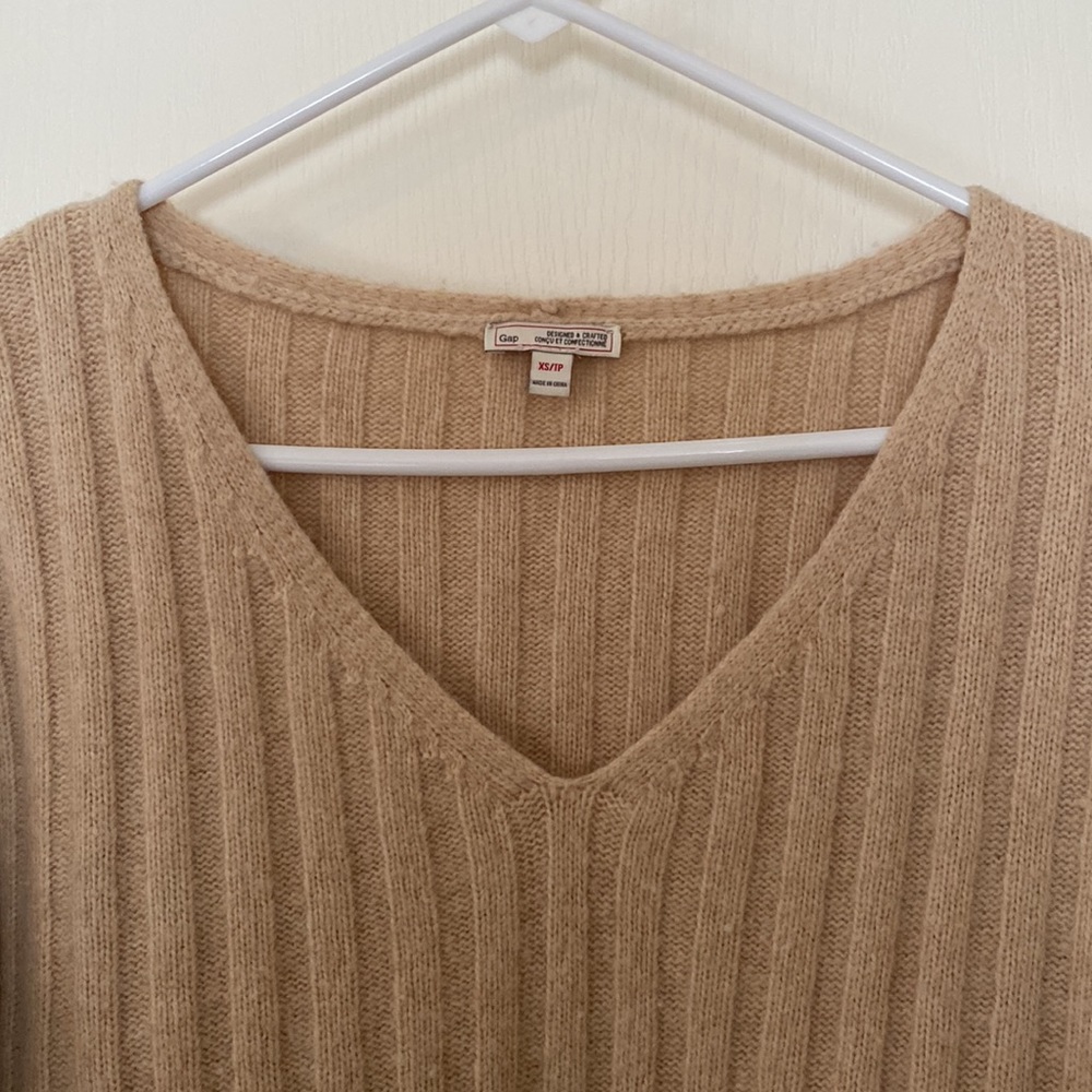 V-neck sweater - Picture 3 of 3